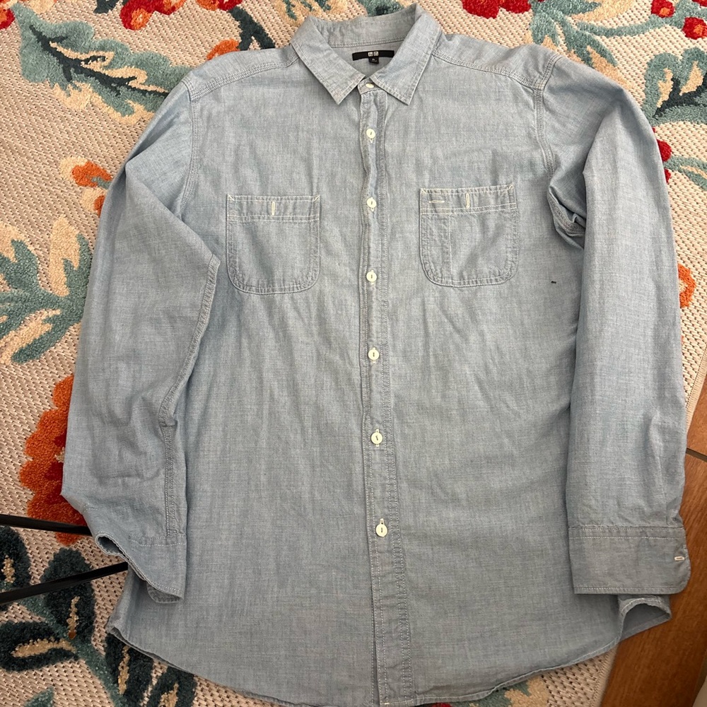Uniqlo Light Blue Casual Button-Down Shirt